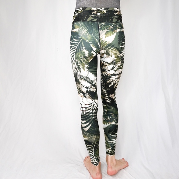 BODY LANGUAGE Tropical Print Leggings 7/8 Tights - Picture 4 of 7
